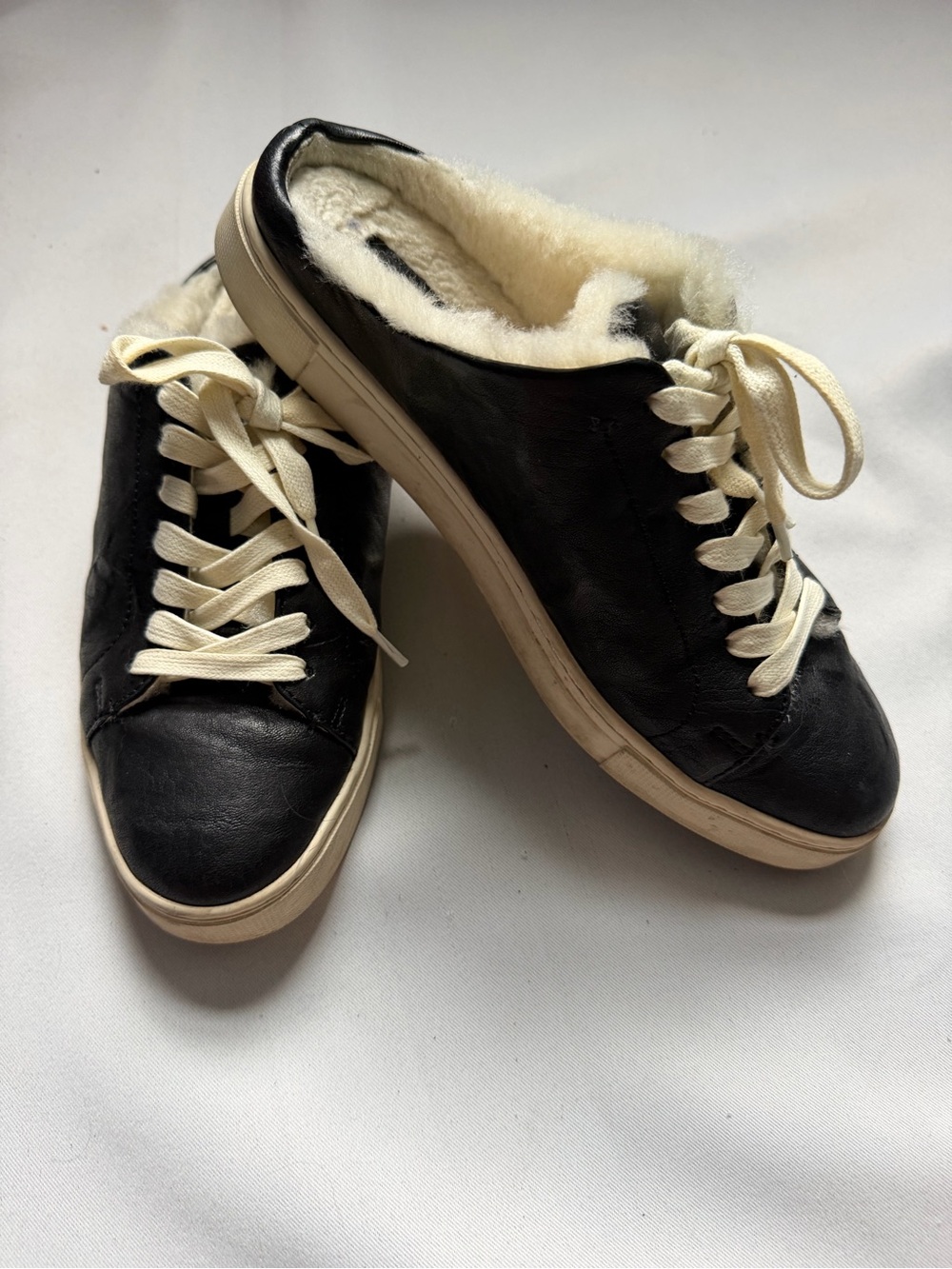 Women’s Frye Black Leather Lace-Up Sneakers with Cream Fur Lining size 8.5